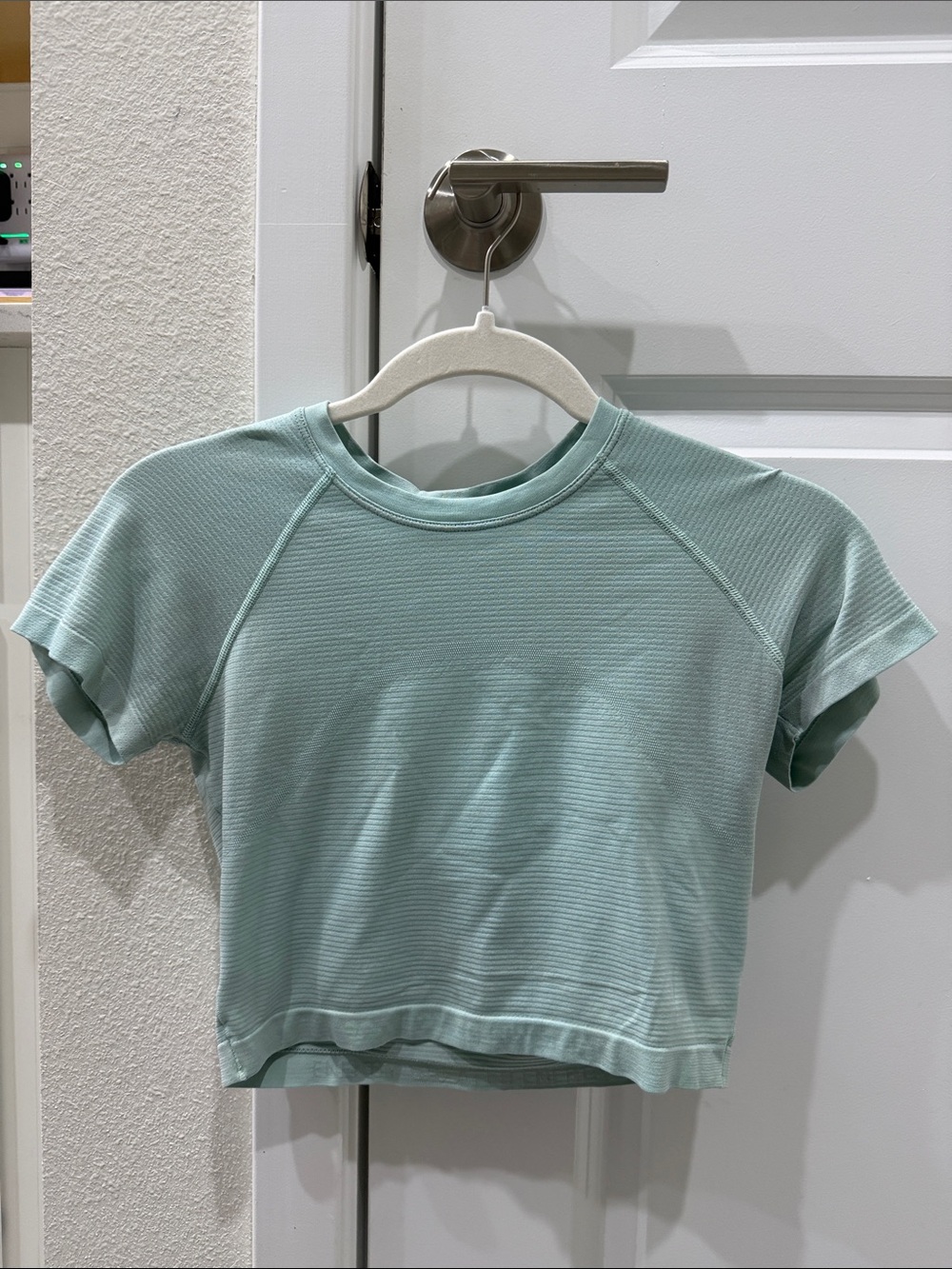 Lululemon Swiftly Tech Cropped Short Sleeve Shirt 2.0 Ideal Mint Size 6 Gym